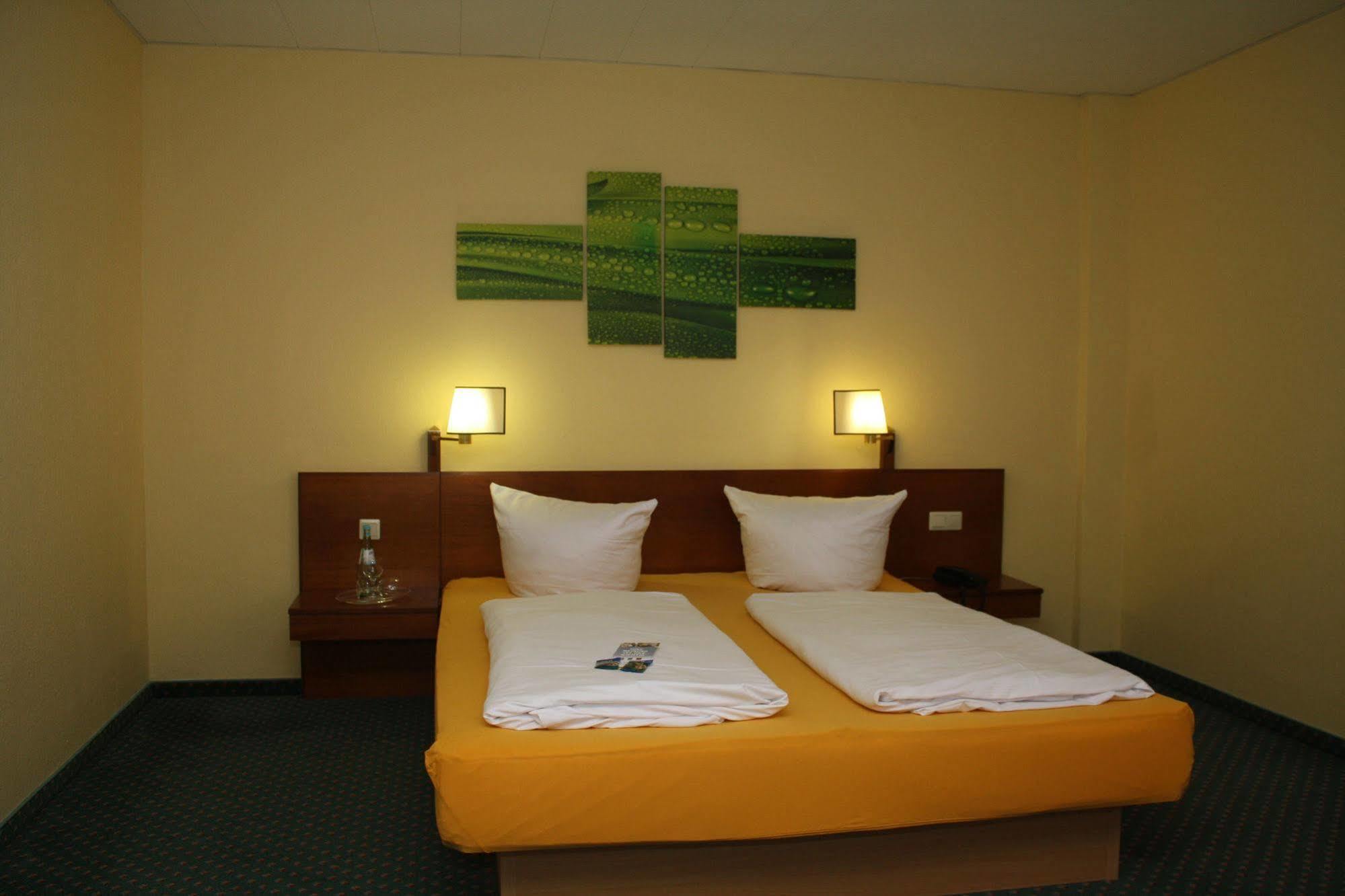 Quick Dresden West Hotel 3*